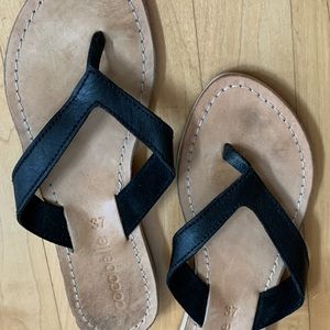 Cocobelle flip flops, thongs, black sz6 ex cond